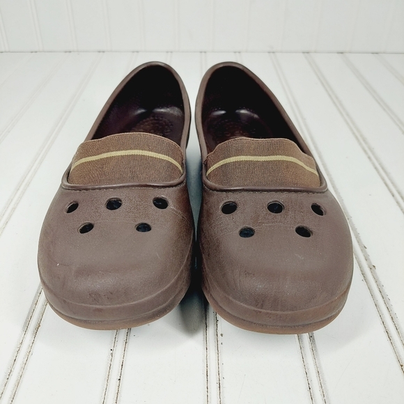 Crocs Juneau Women’s Slip On Rubber Loafer Flats Brown Closed Toe Shoes F541 - Picture 3 of 11